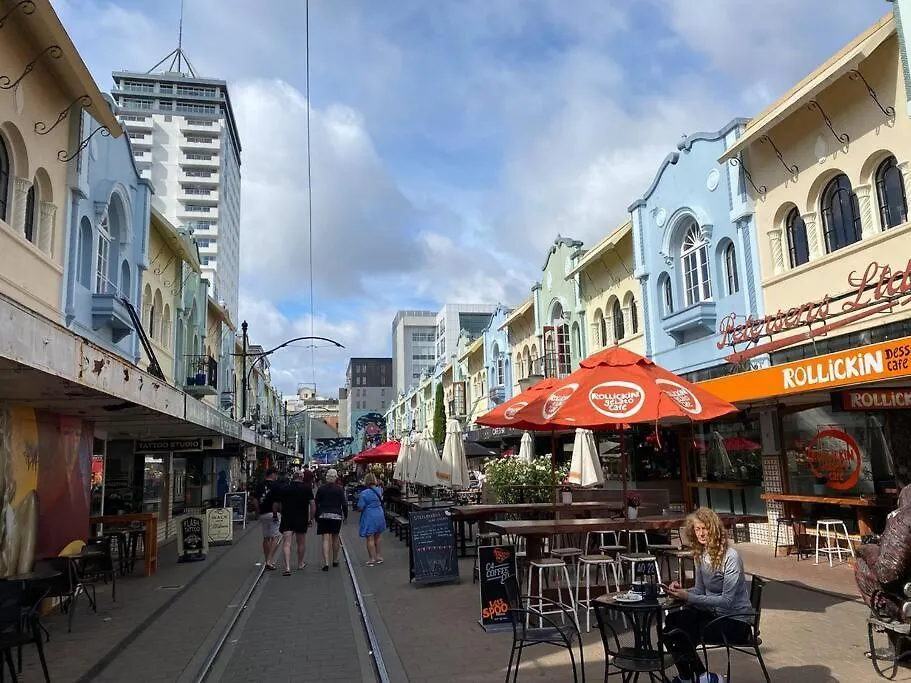 Modern Central Living Christchurch 0*,